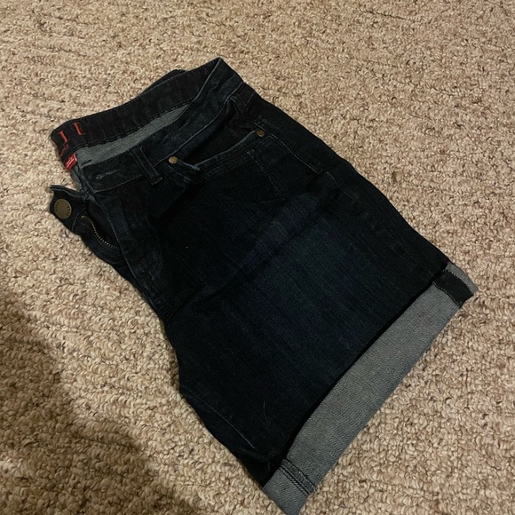 Elle dark wash jean shorts - Picture 3 of 6